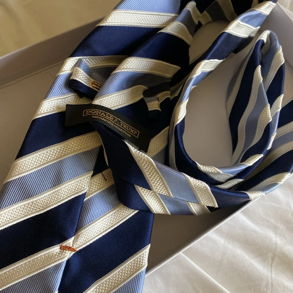 Donald J. Trump Elegant Navy and Cream Striped Men's Tie - Picture 4 of 5